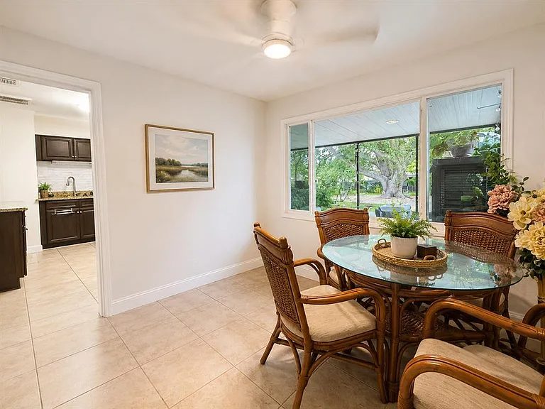 105 MARGARET ST — photo 3